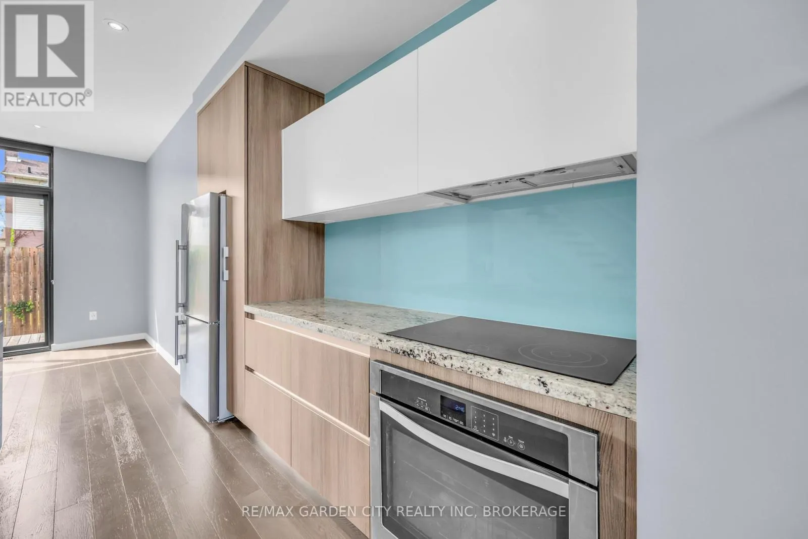 12 1/2 BEAMER COURT