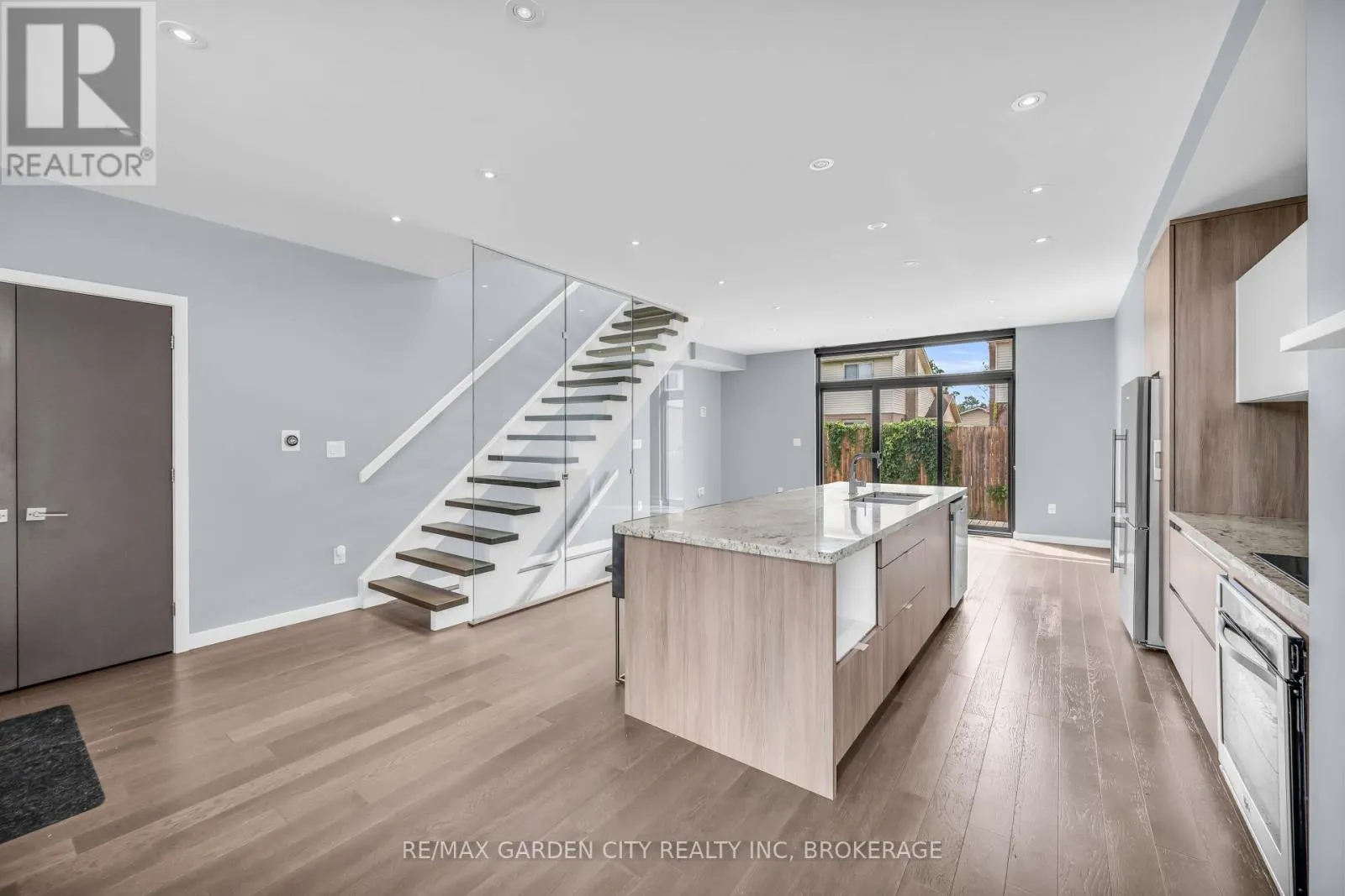 12 1/2 BEAMER COURT