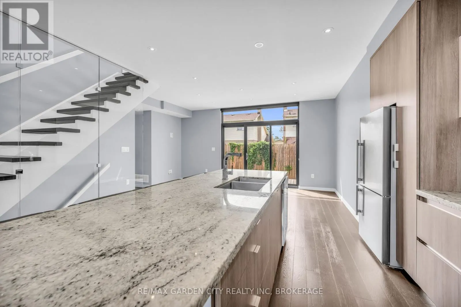 12 1/2 BEAMER COURT