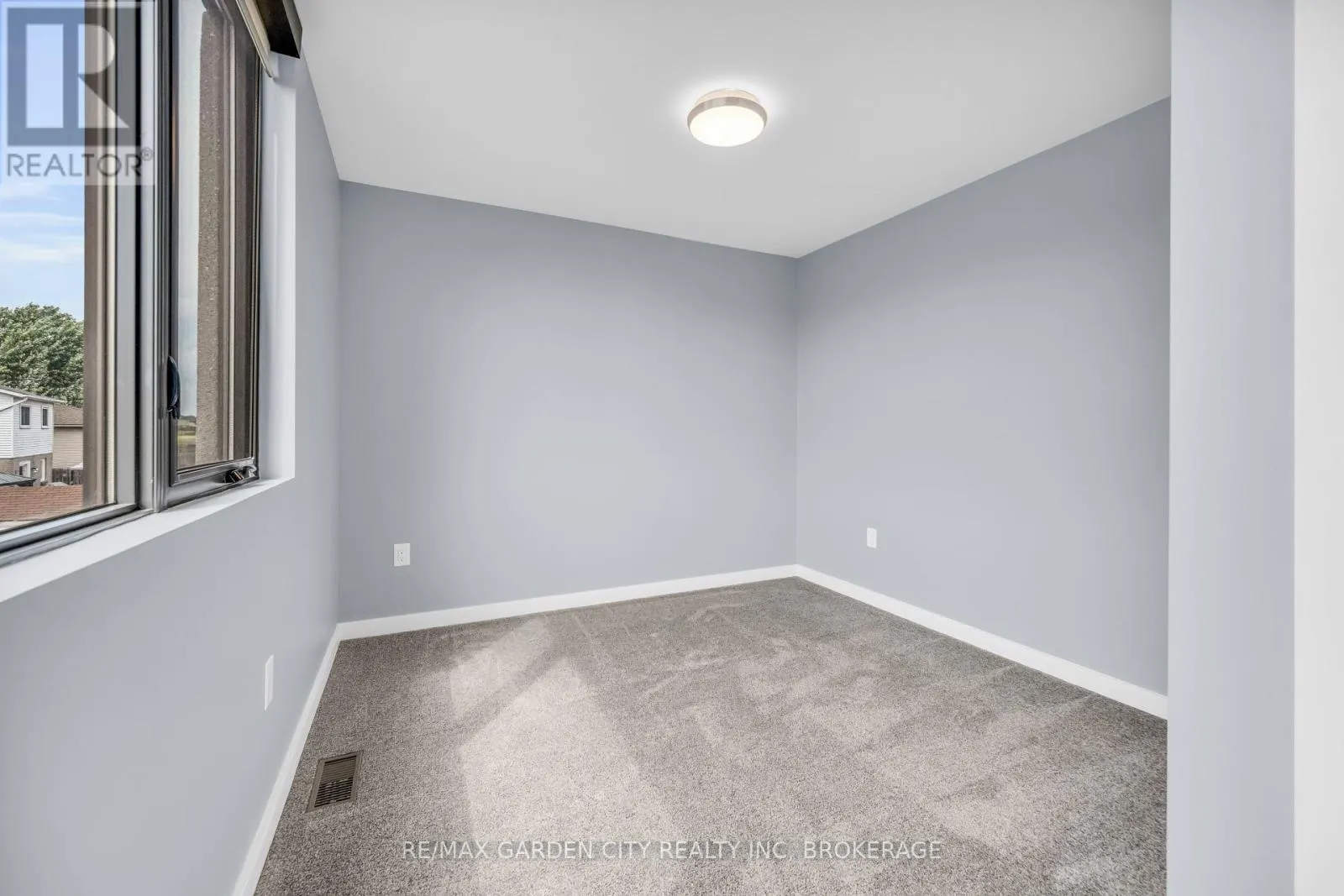 12 1/2 BEAMER COURT