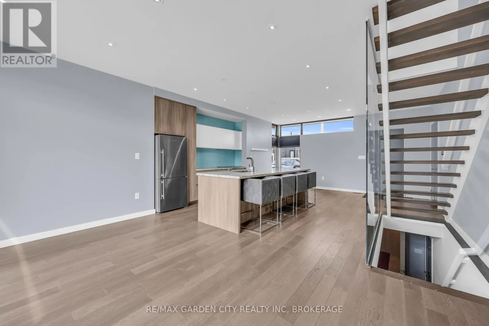 12 1/2 BEAMER COURT