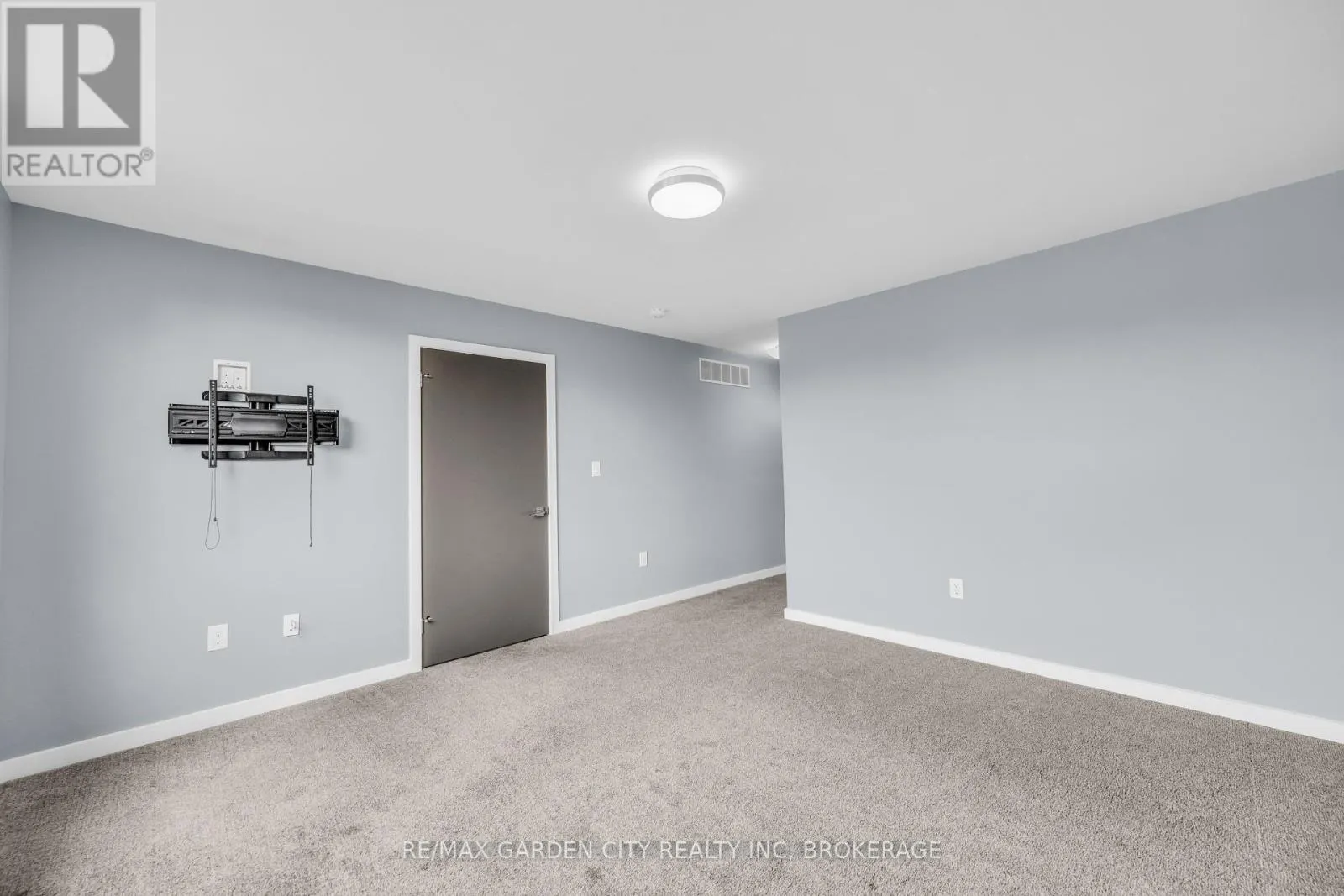 12 1/2 BEAMER COURT