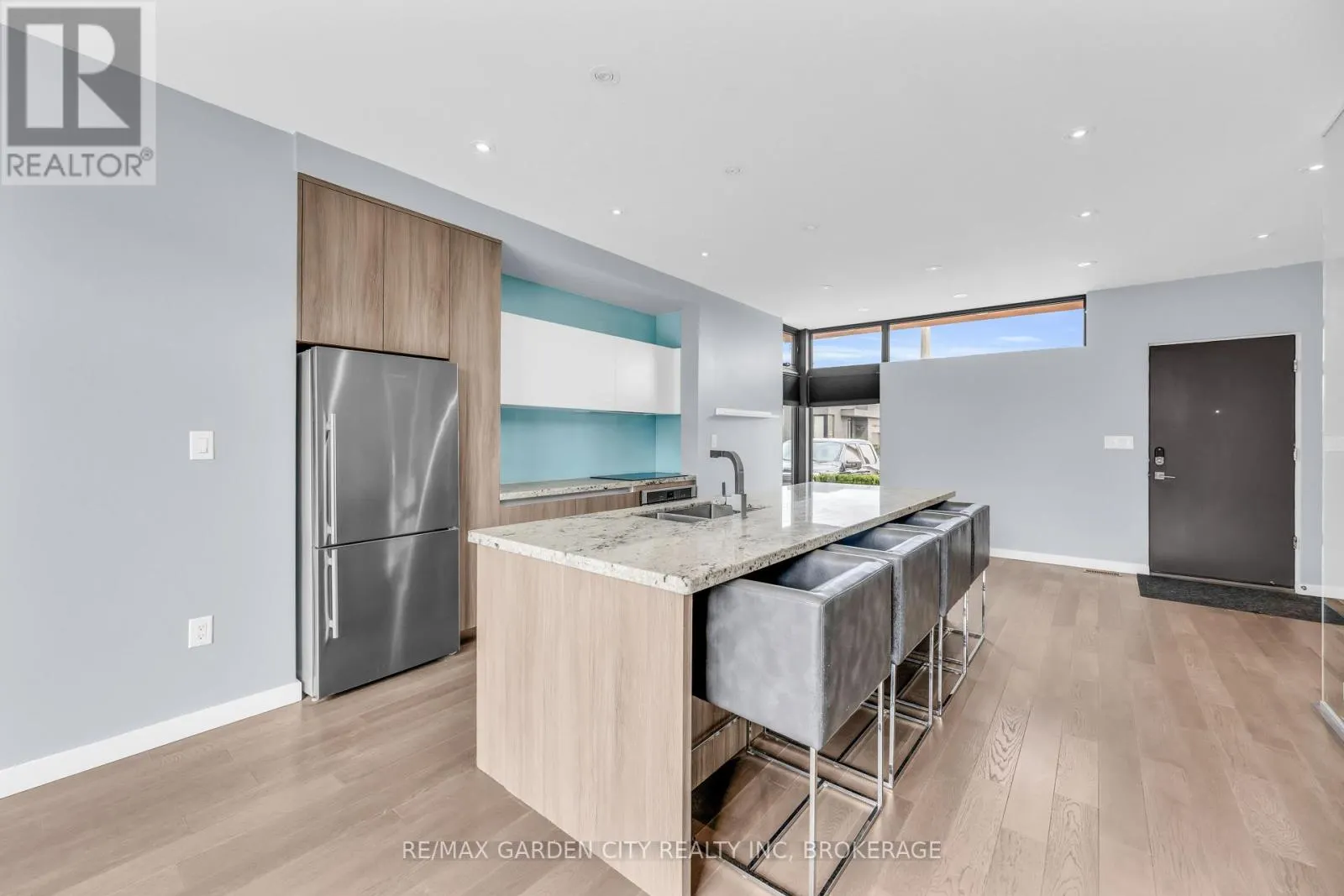 12 1/2 BEAMER COURT