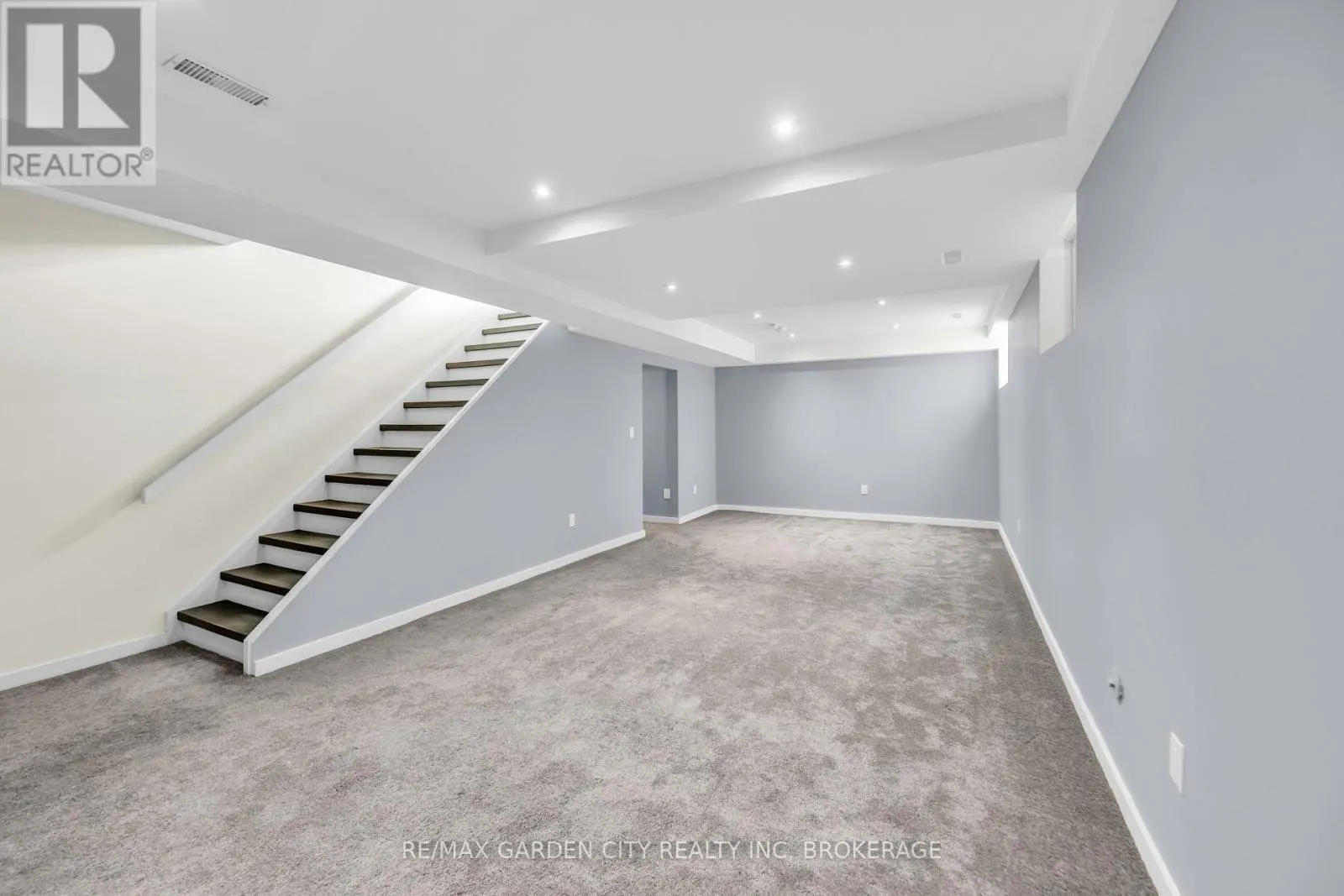 12 1/2 BEAMER COURT