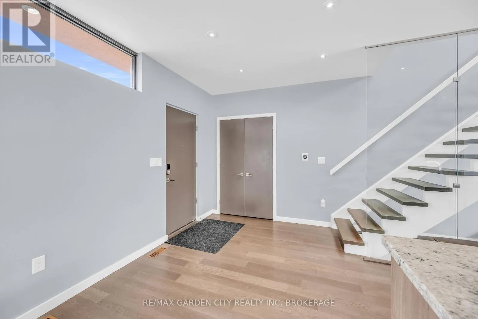 12 1/2 BEAMER COURT