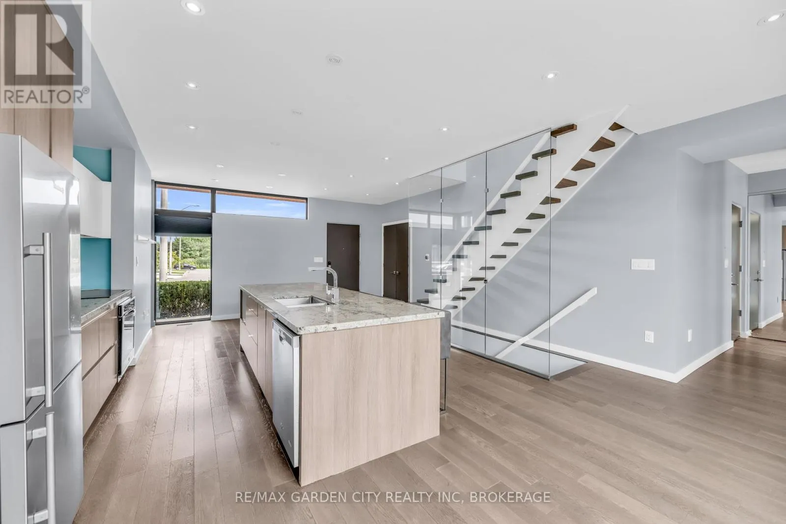 12 1/2 BEAMER COURT