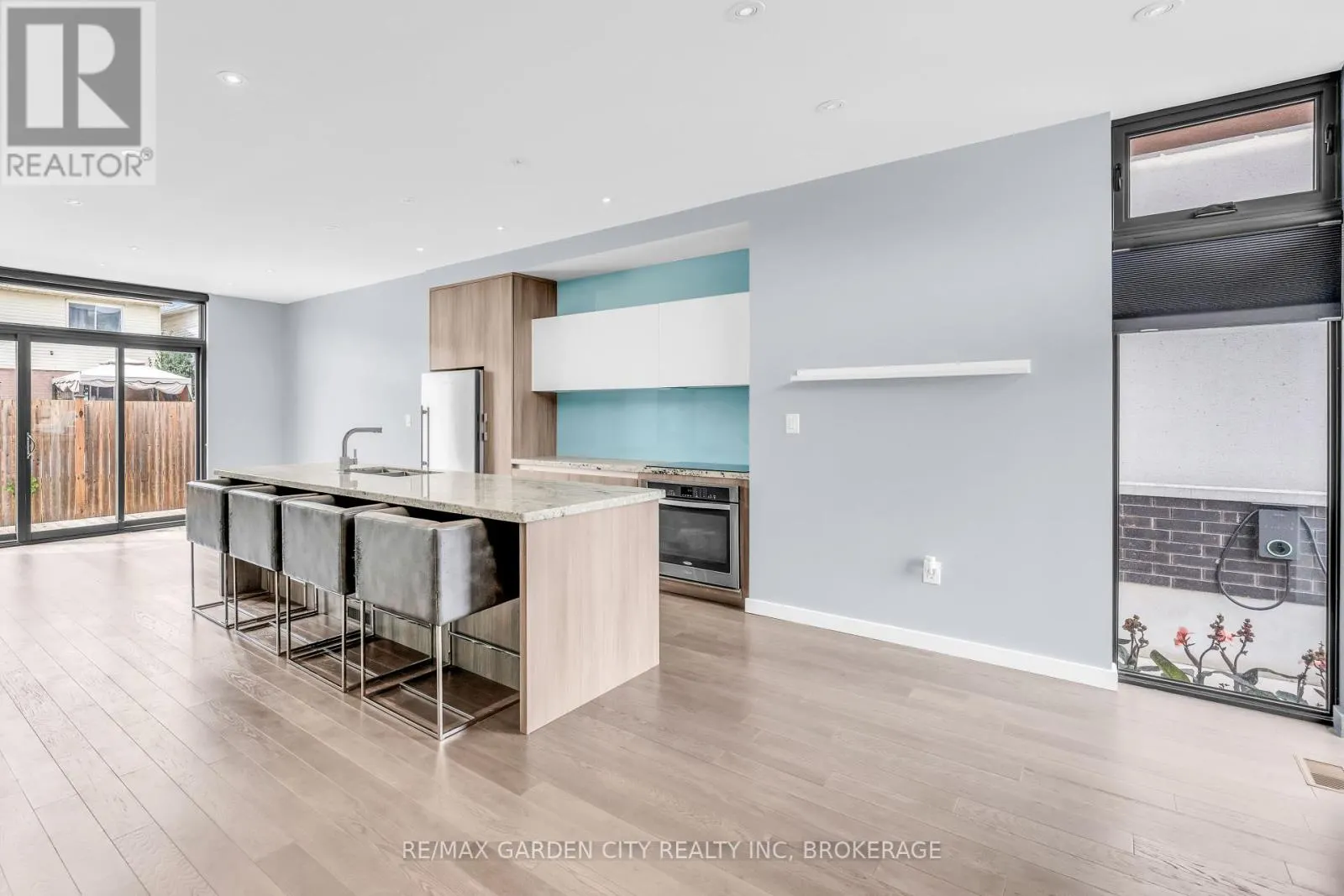 12 1/2 BEAMER COURT