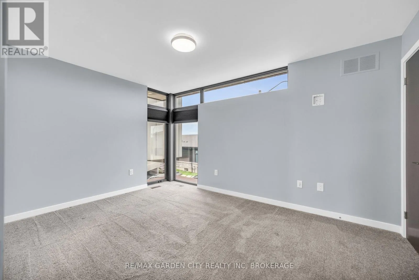 12 1/2 BEAMER COURT
