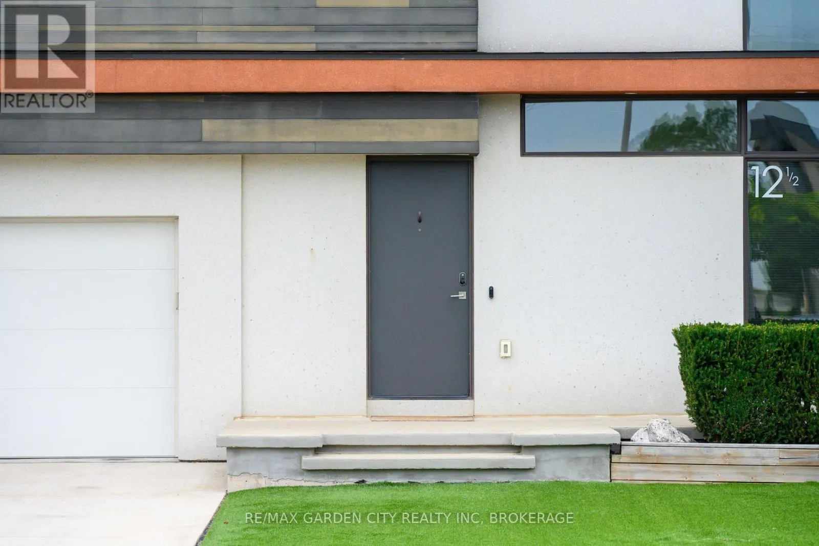 12 1/2 BEAMER COURT