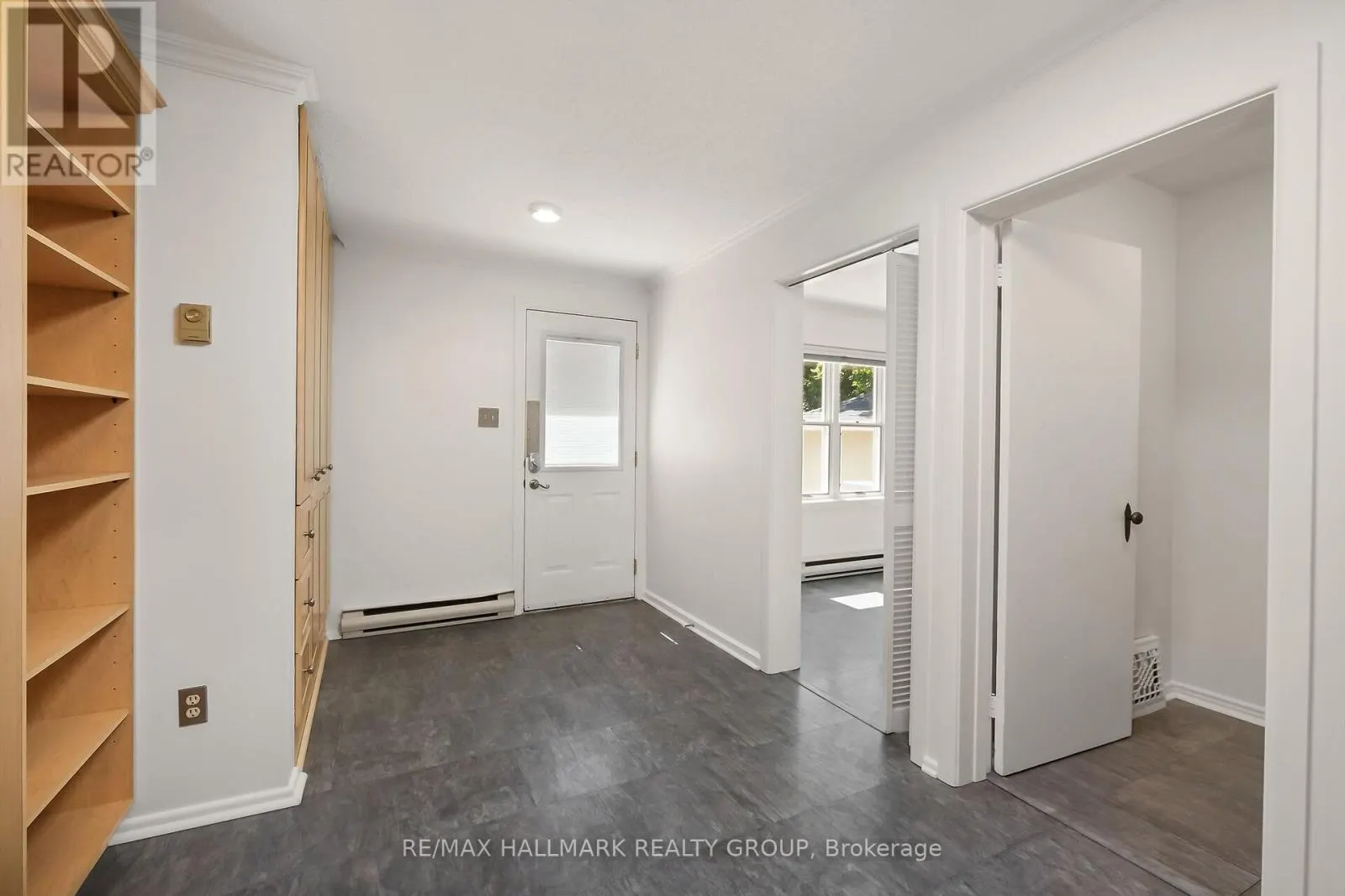 82 LAURENTIAN PLACE