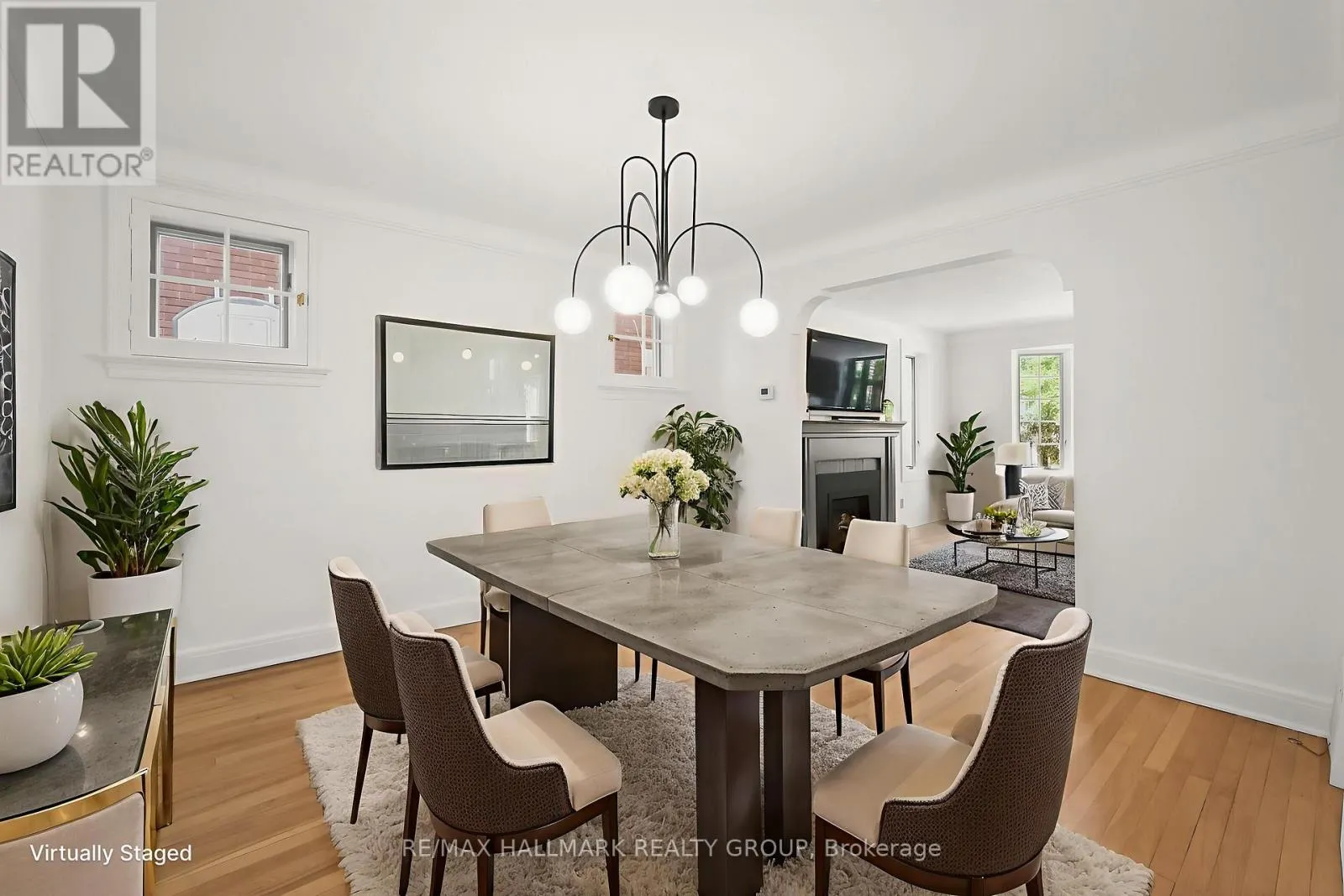 82 LAURENTIAN PLACE