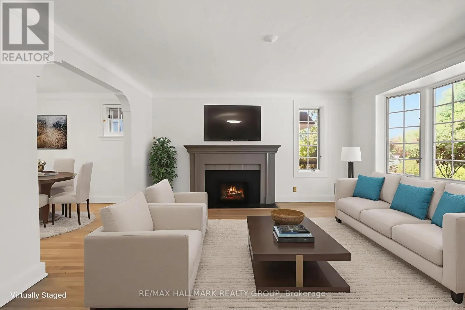 82 LAURENTIAN PLACE