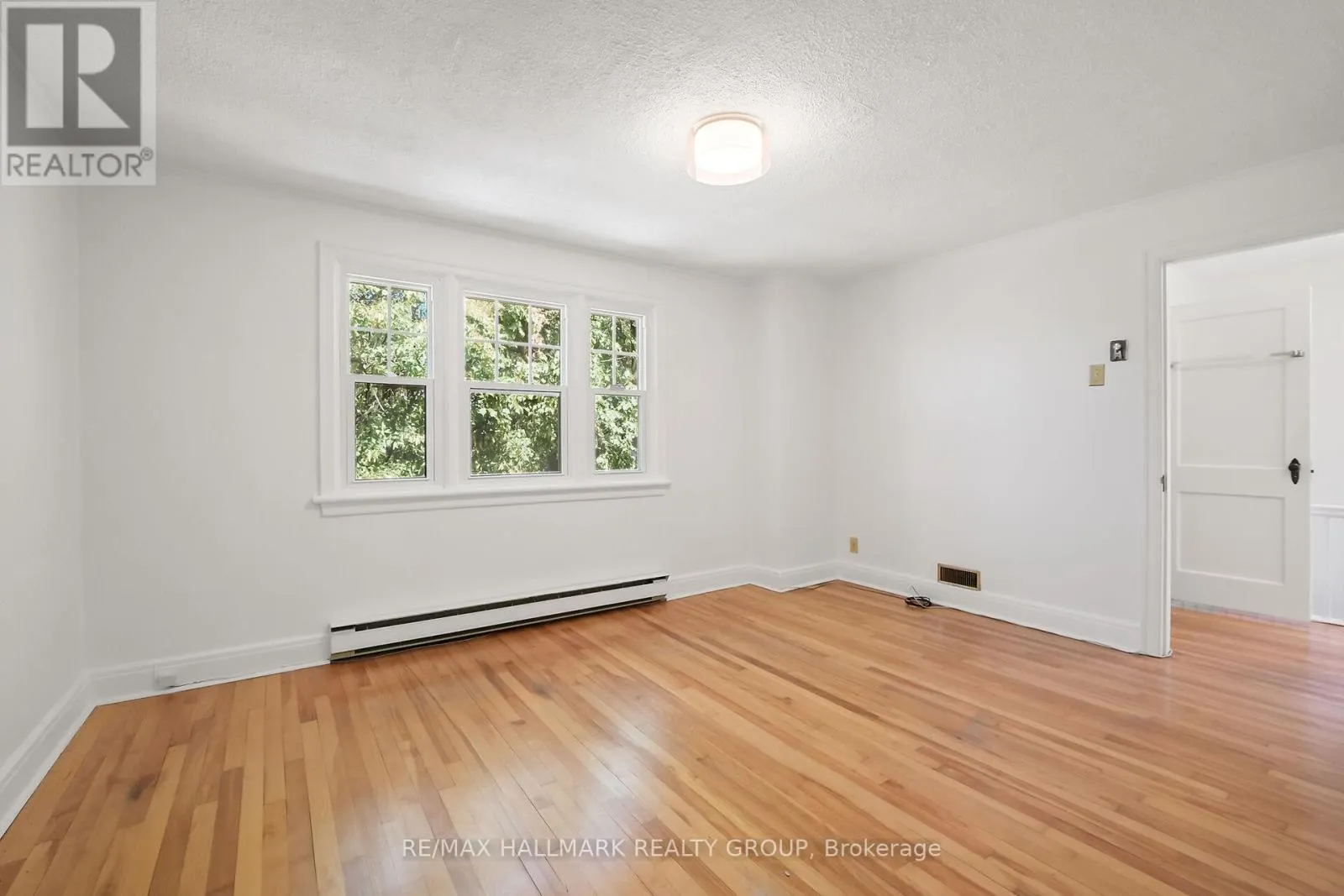 82 LAURENTIAN PLACE