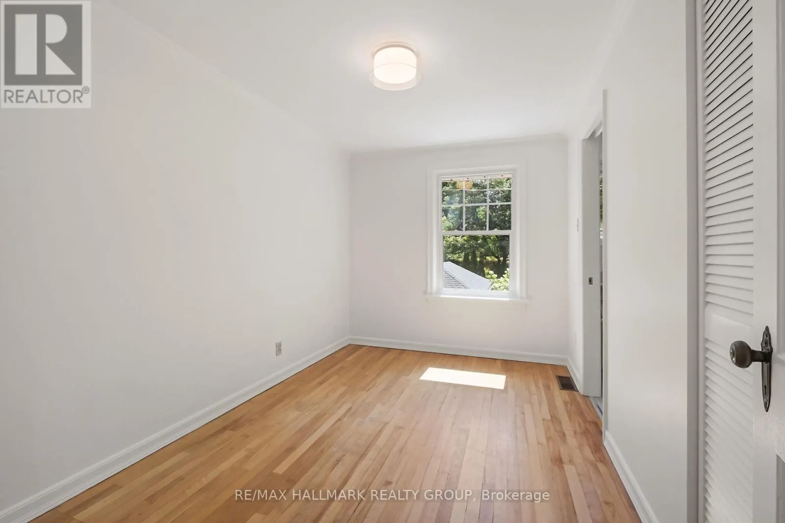 82 LAURENTIAN PLACE