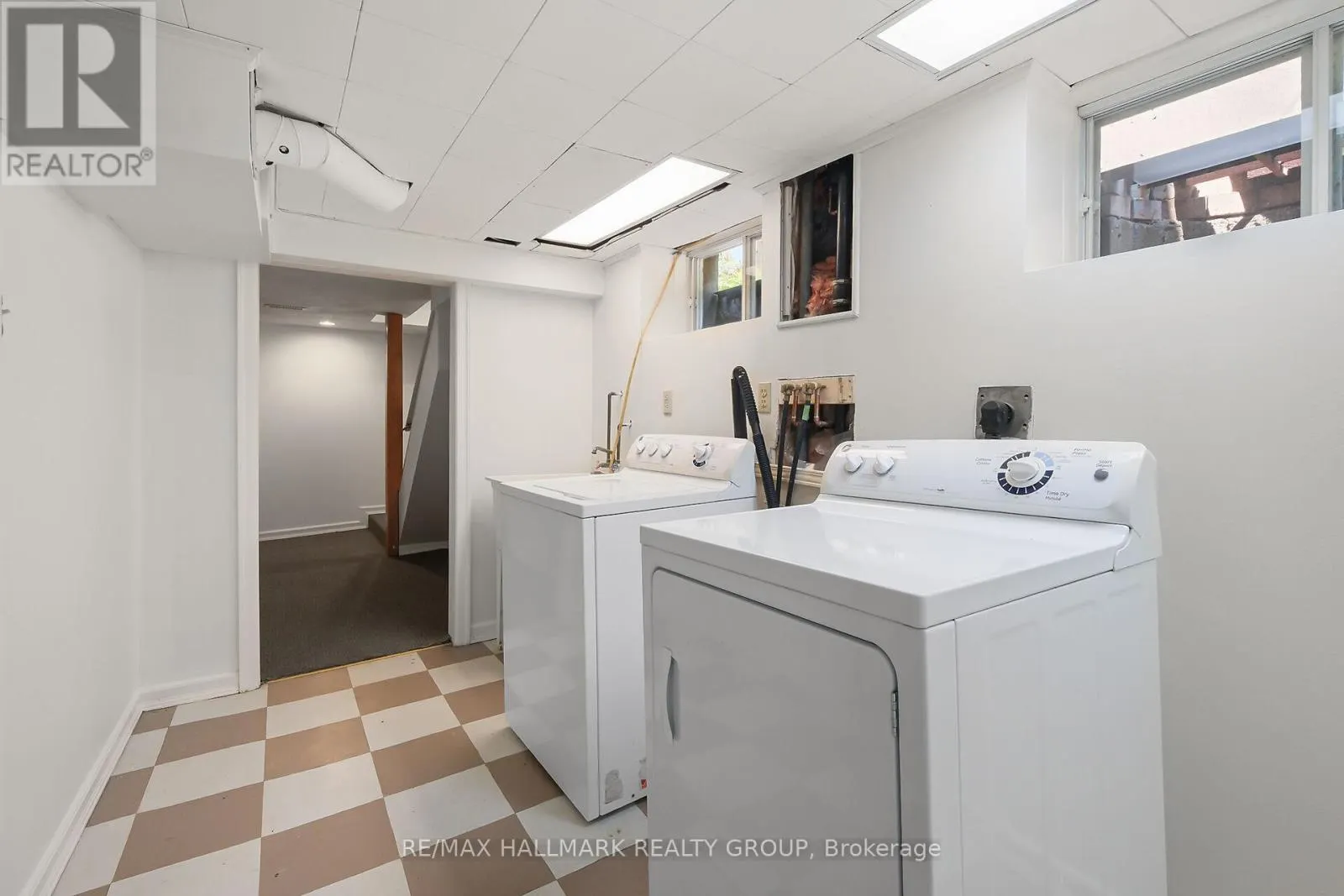 82 LAURENTIAN PLACE