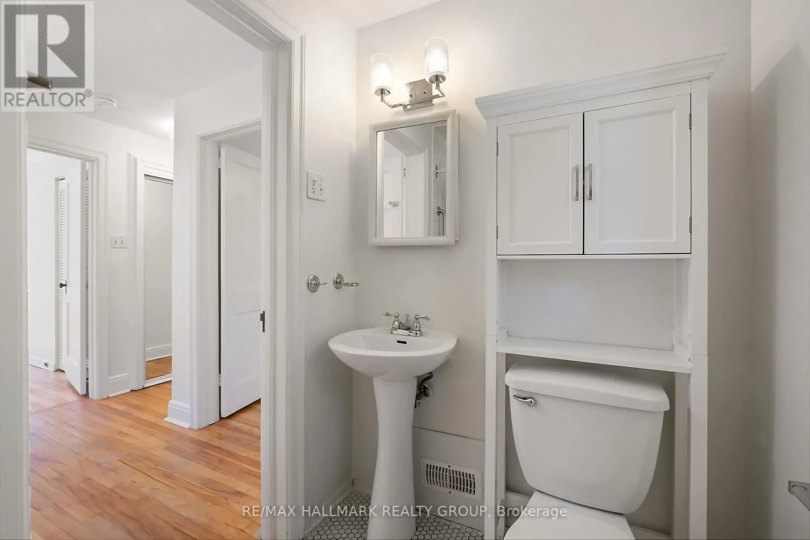 82 LAURENTIAN PLACE