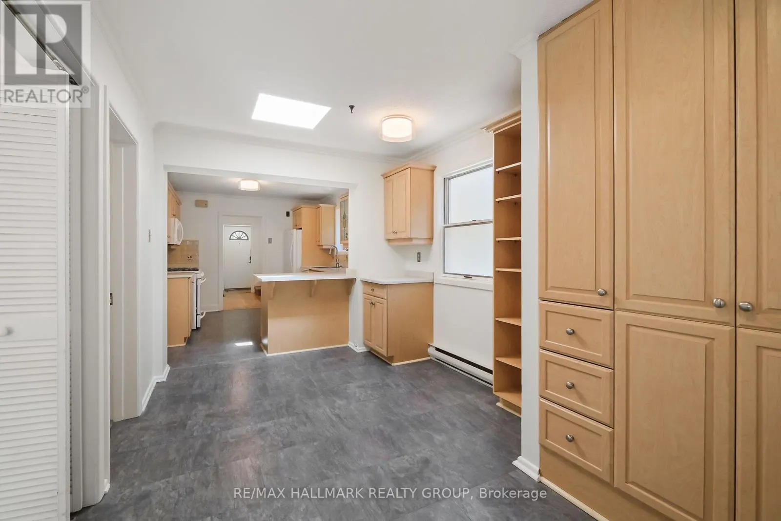 82 LAURENTIAN PLACE