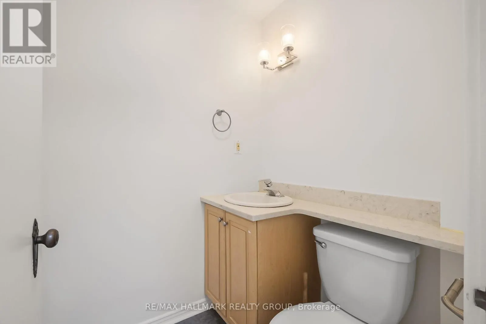 82 LAURENTIAN PLACE
