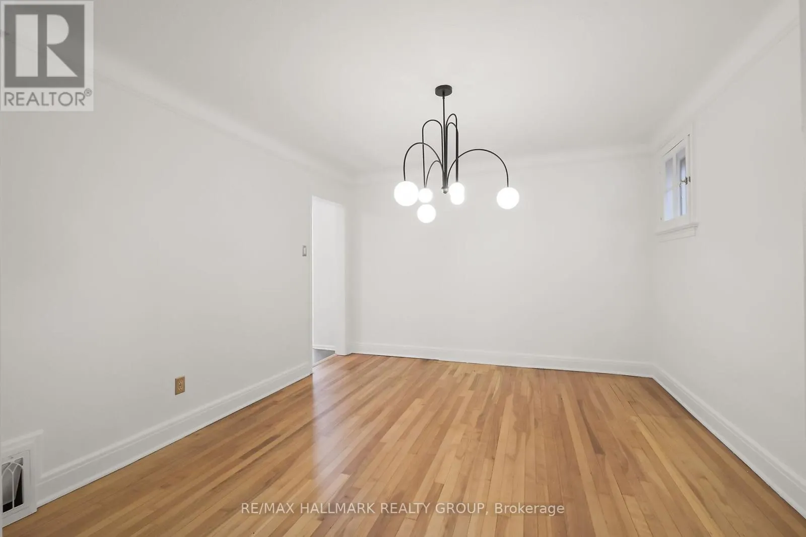 82 LAURENTIAN PLACE