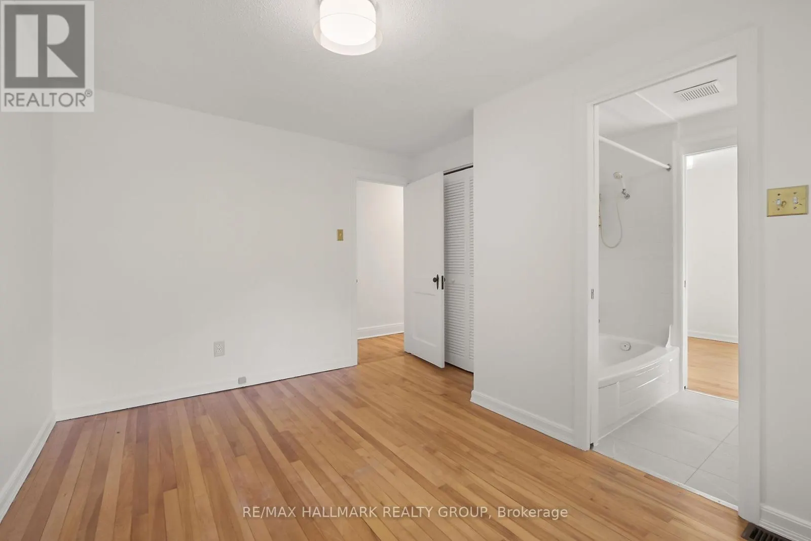 82 LAURENTIAN PLACE