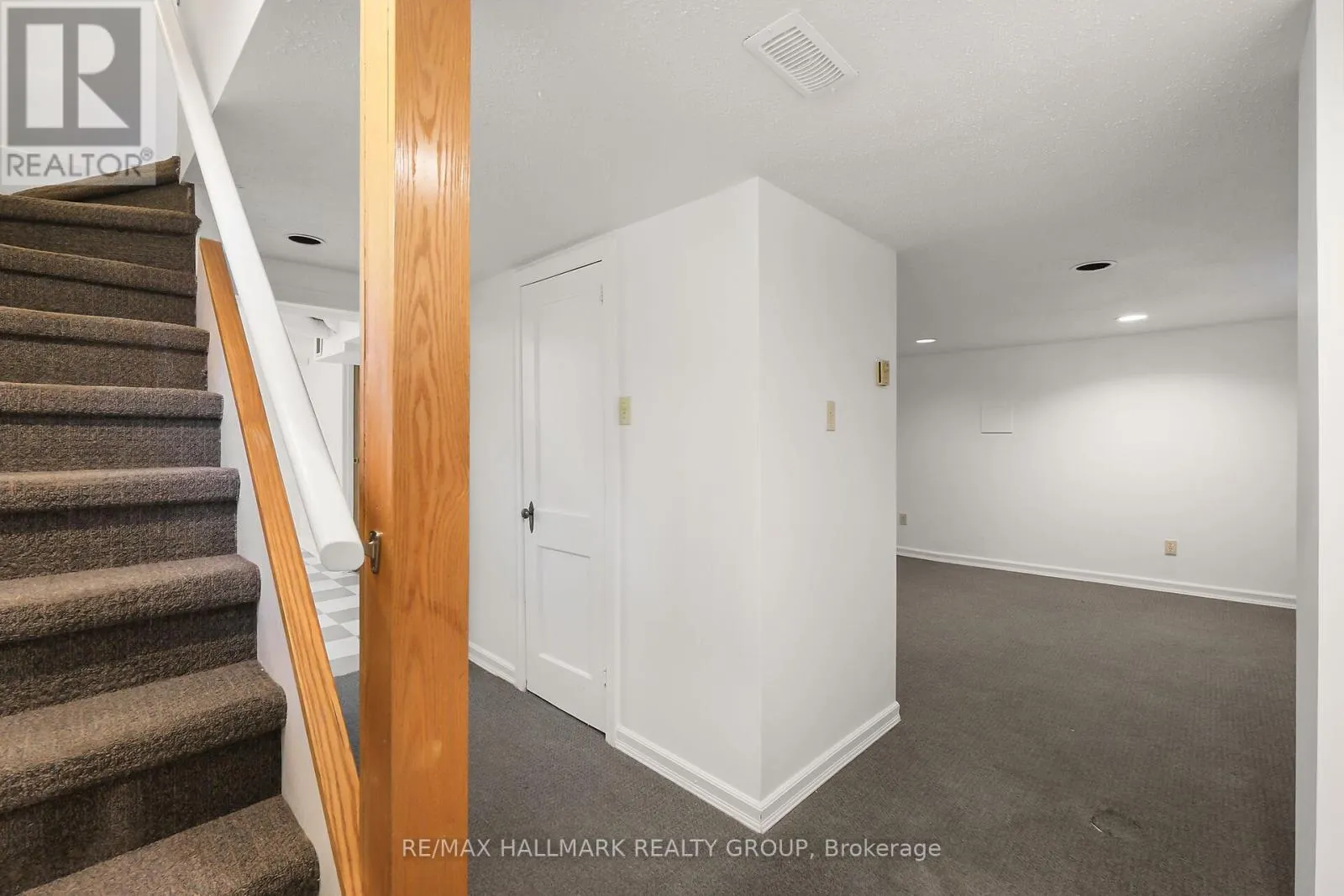 82 LAURENTIAN PLACE