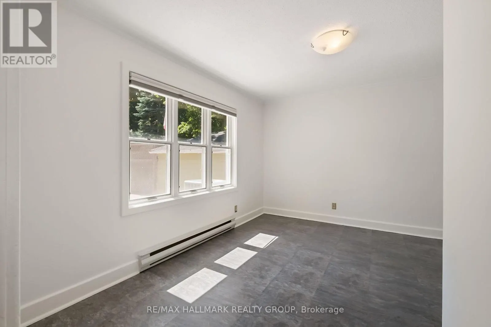 82 LAURENTIAN PLACE
