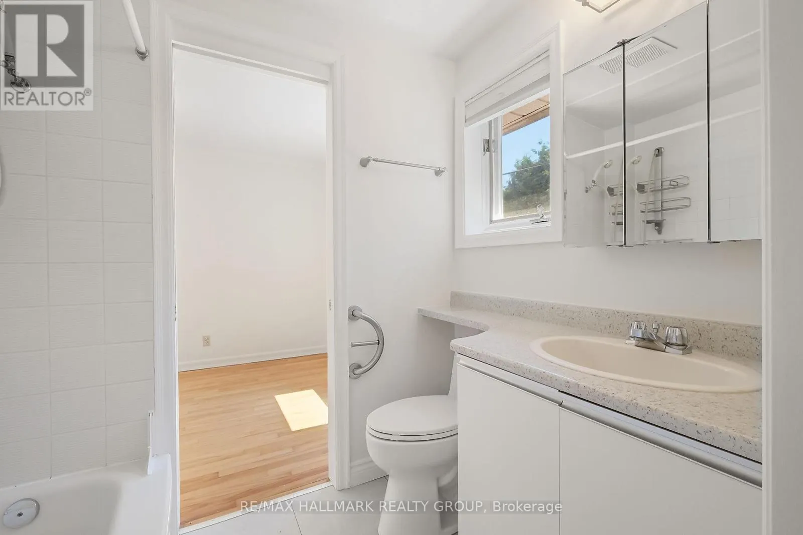 82 LAURENTIAN PLACE
