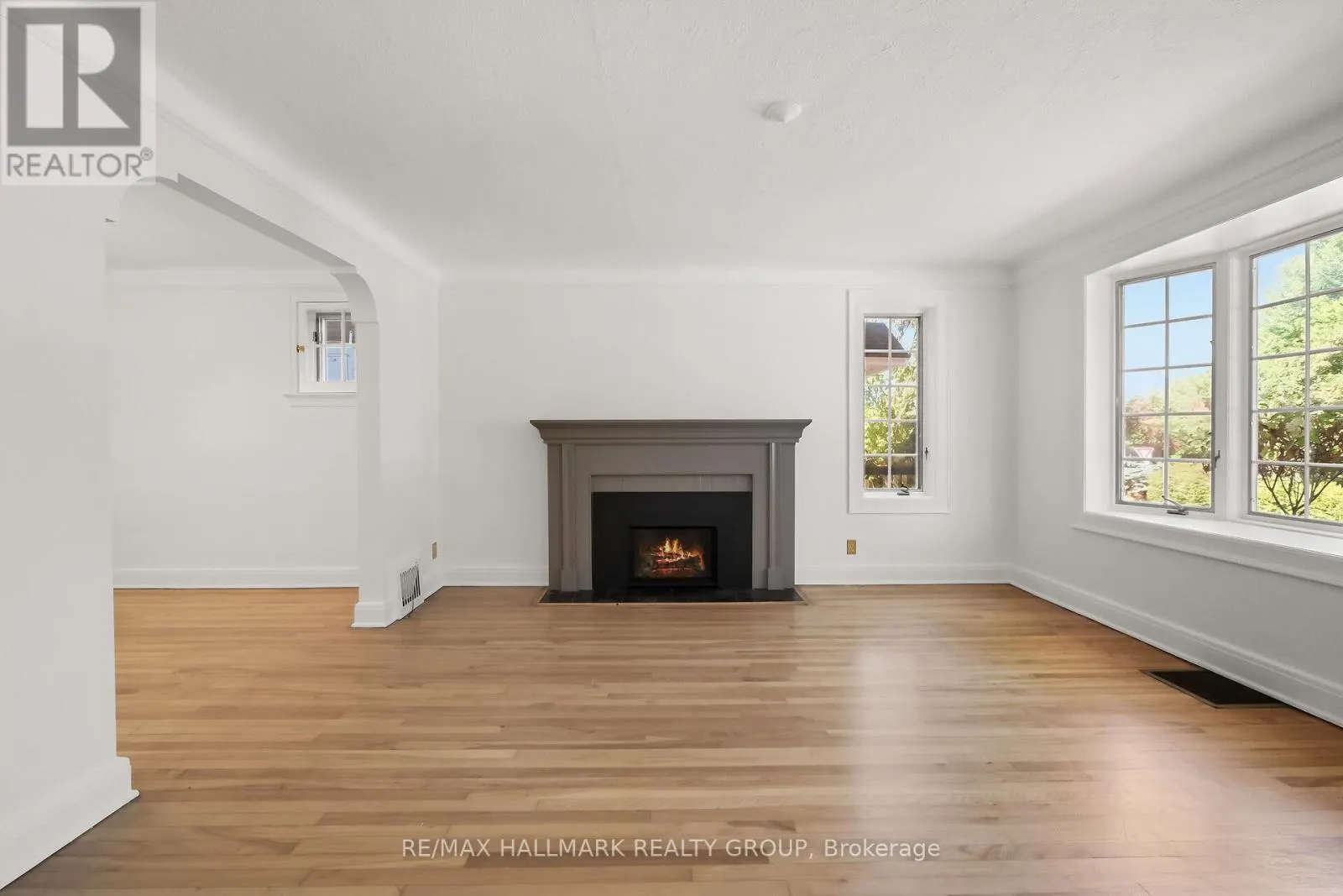 82 LAURENTIAN PLACE