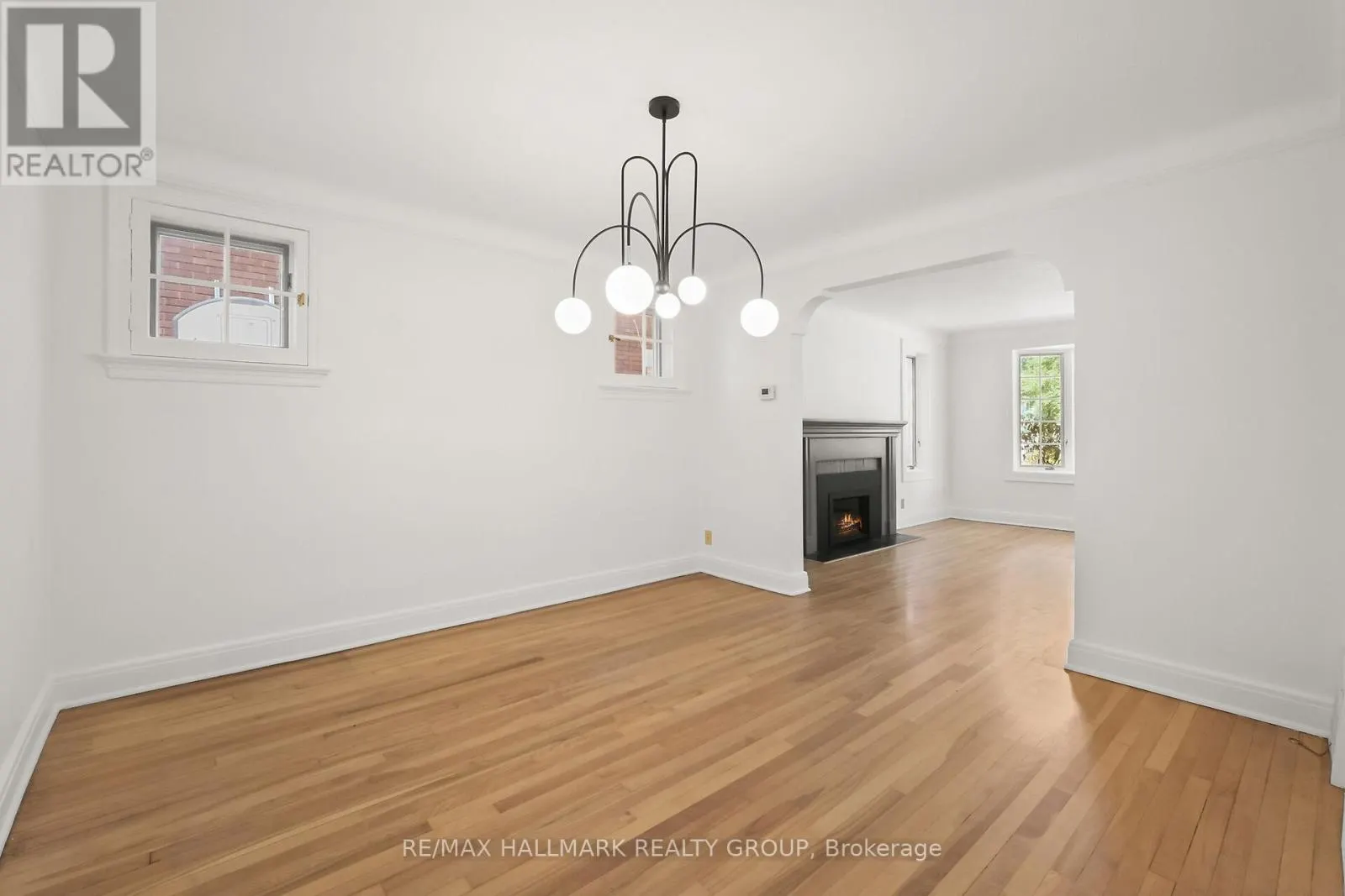 82 LAURENTIAN PLACE