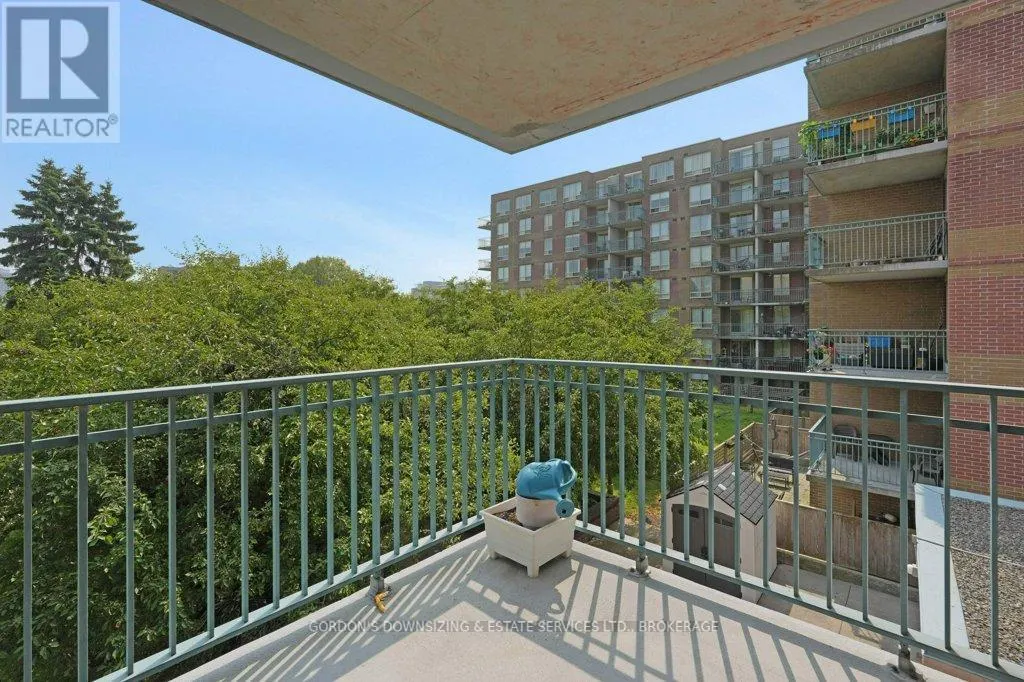411 - 35 HOLLAND AVENUE, #411