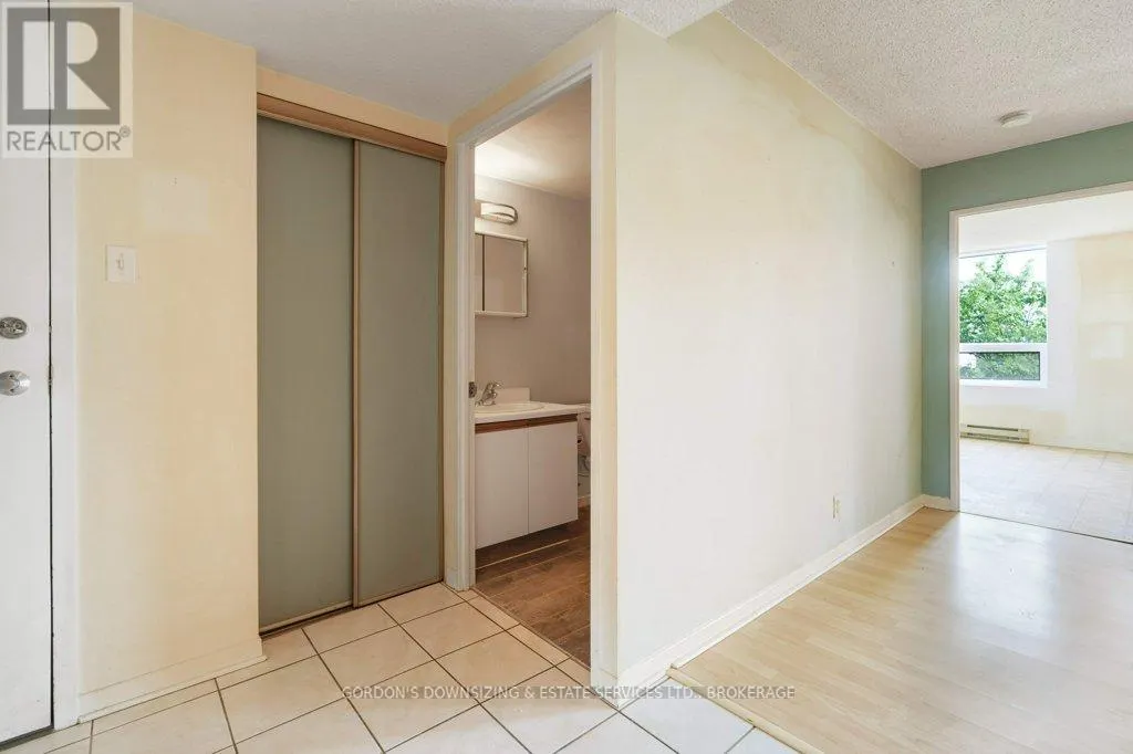 411 - 35 HOLLAND AVENUE, #411