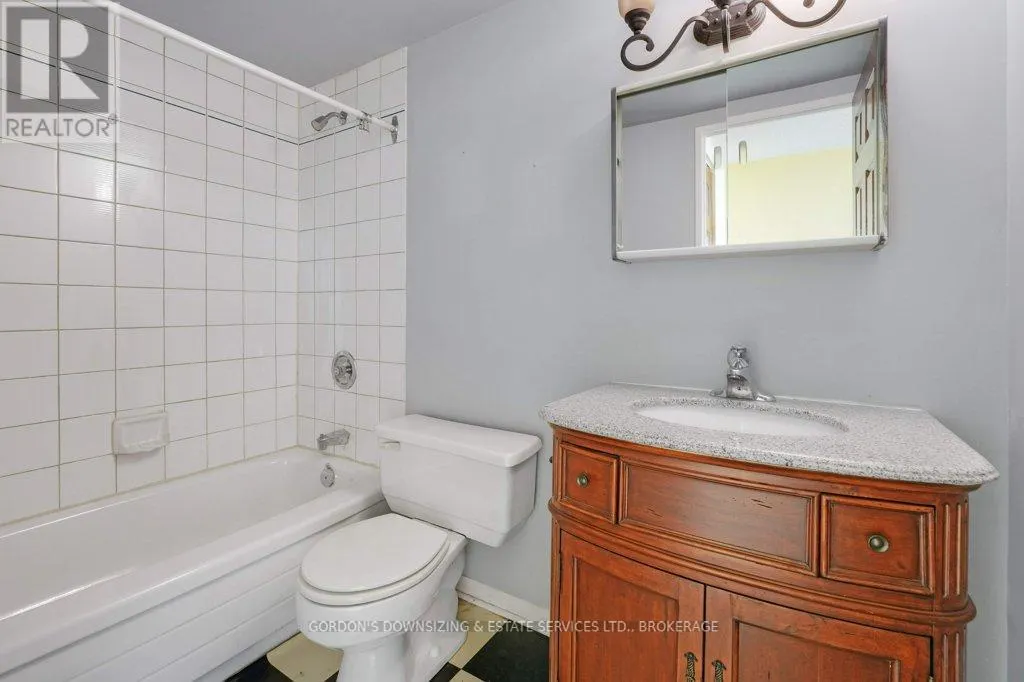 411 - 35 HOLLAND AVENUE, #411