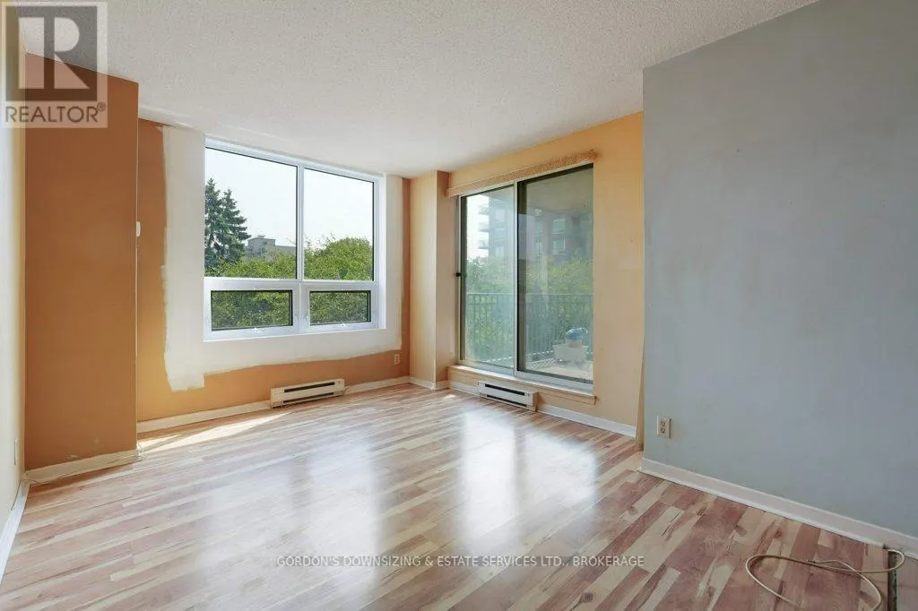 411 - 35 HOLLAND AVENUE, #411
