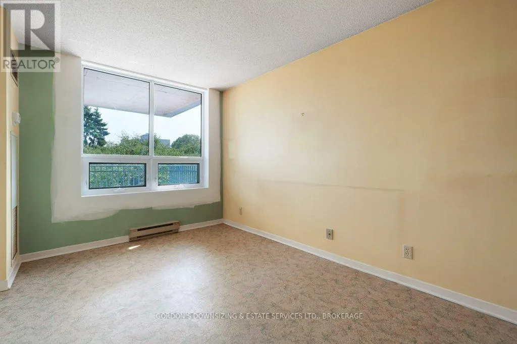 411 - 35 HOLLAND AVENUE, #411