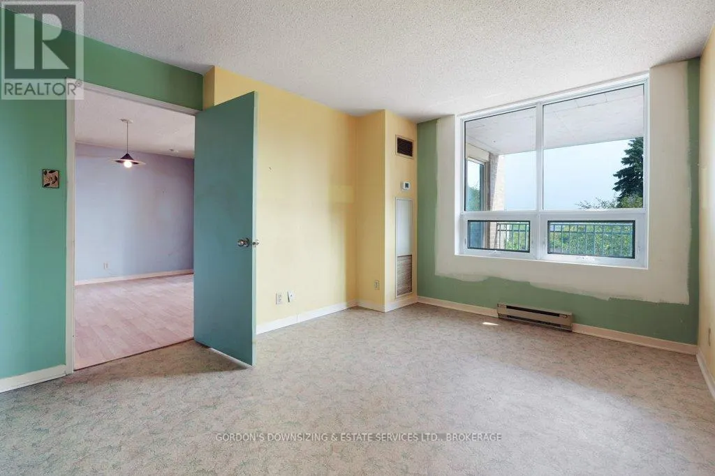 411 - 35 HOLLAND AVENUE, #411
