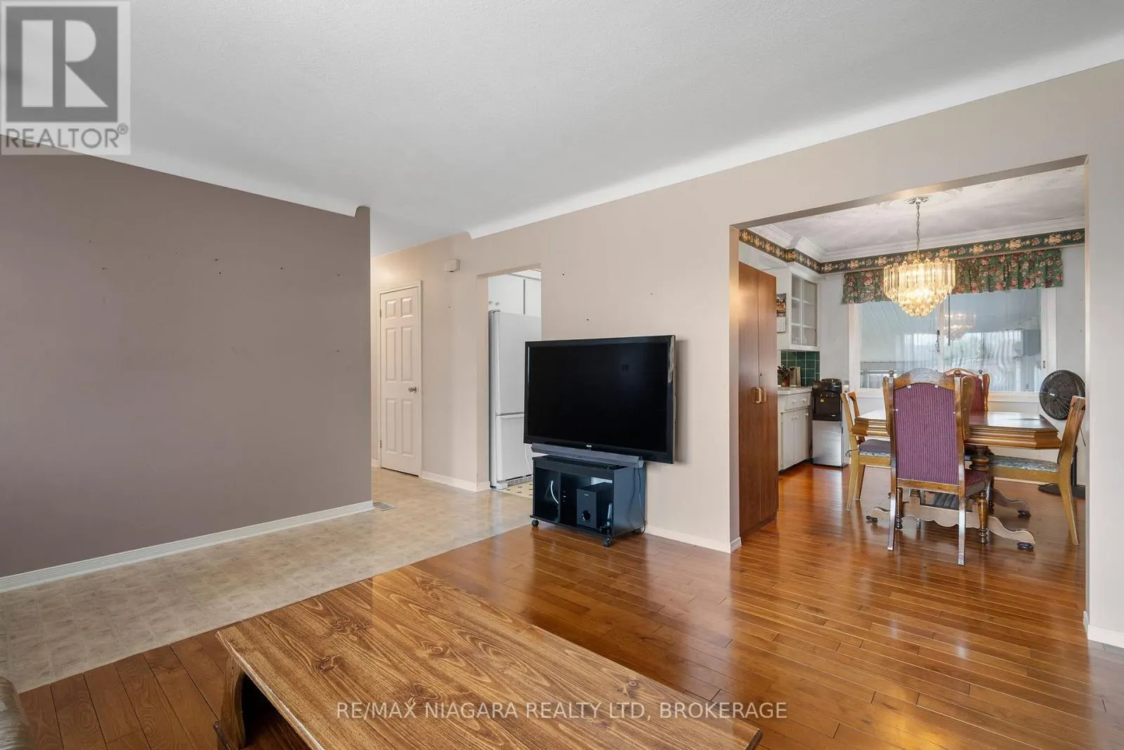 9 ASHFORD PLACE