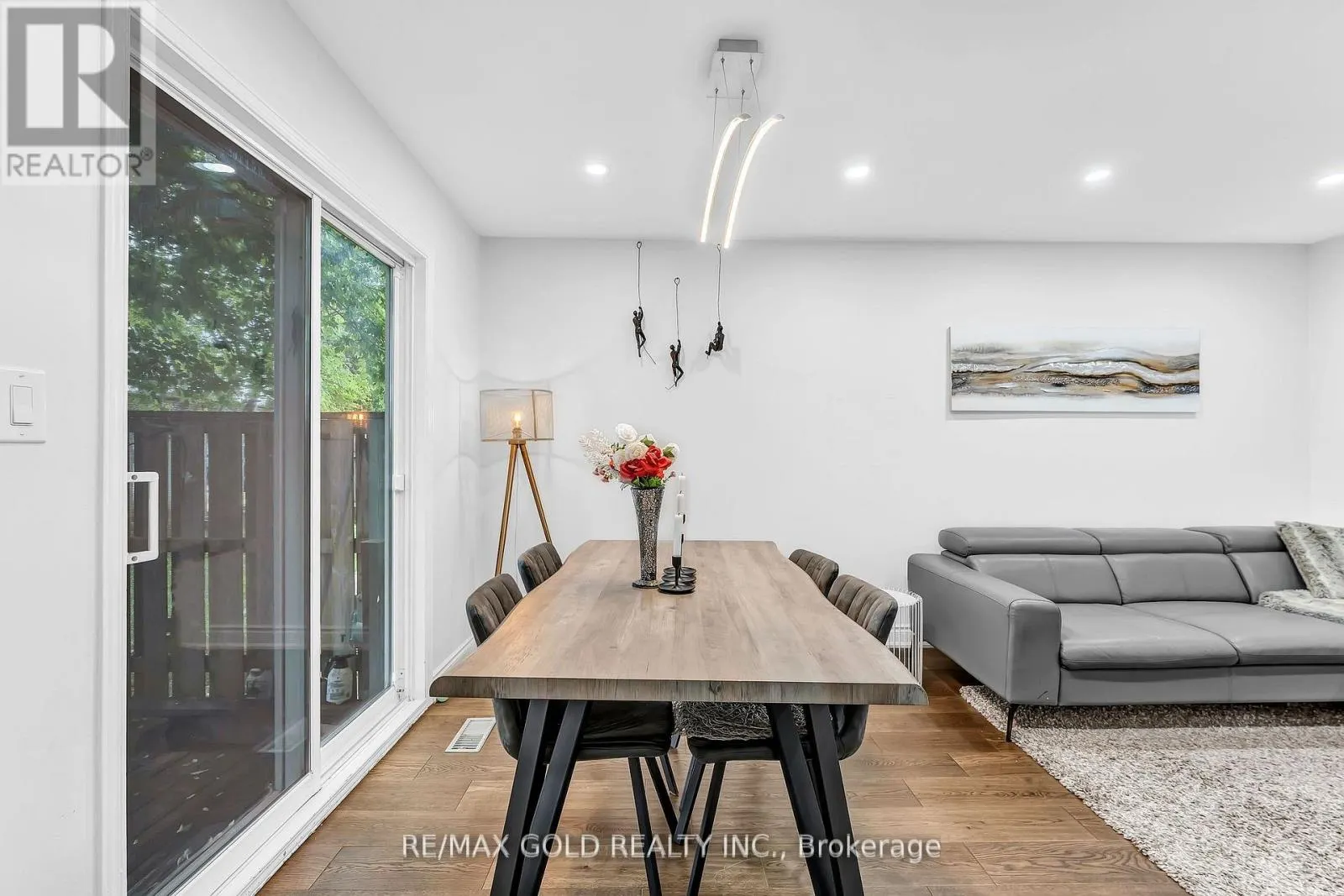 34 - 90 MOOREGATE CRESCENT