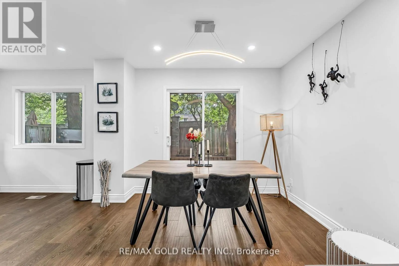 34 - 90 MOOREGATE CRESCENT