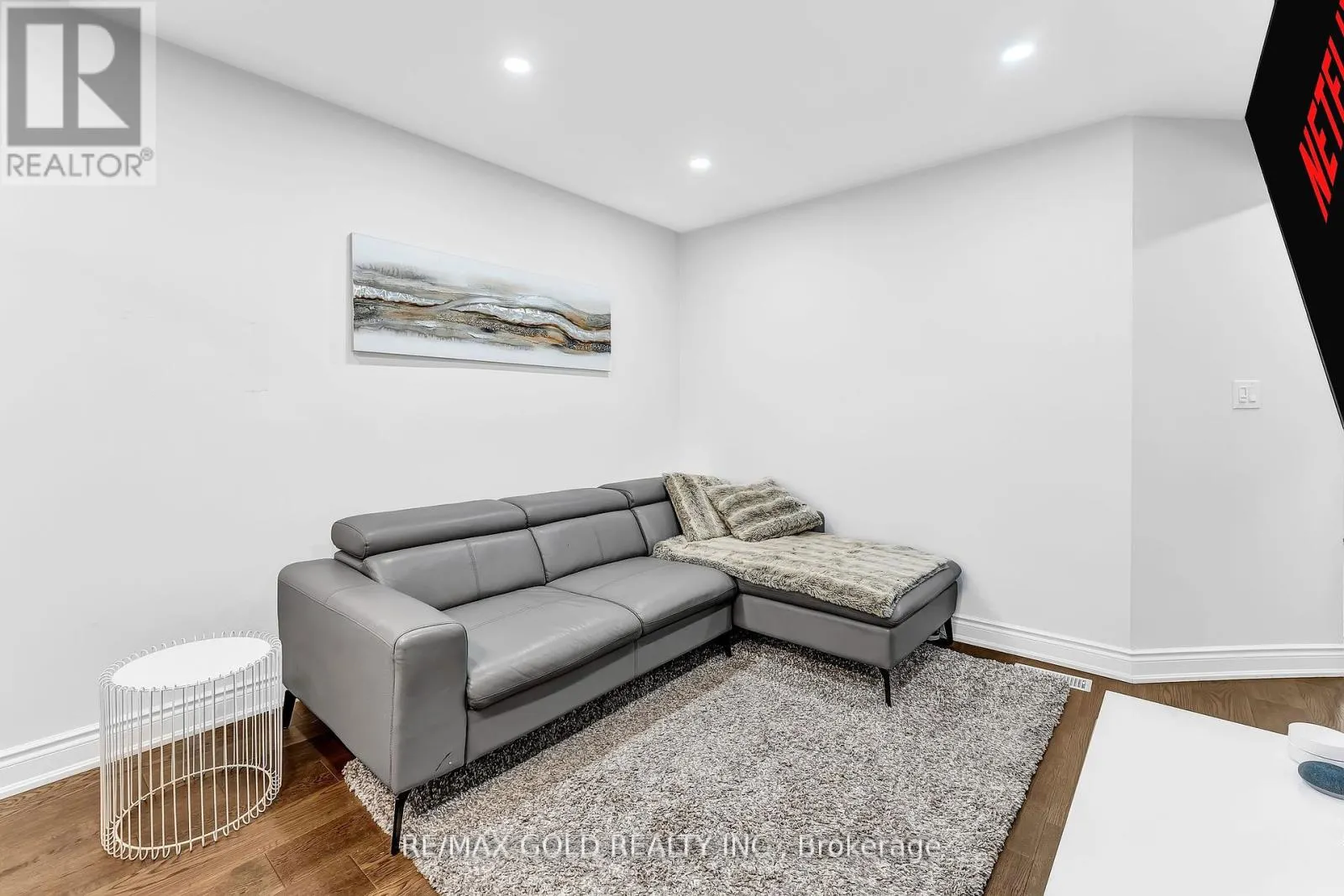 34 - 90 MOOREGATE CRESCENT