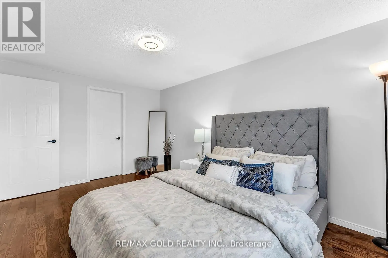 34 - 90 MOOREGATE CRESCENT