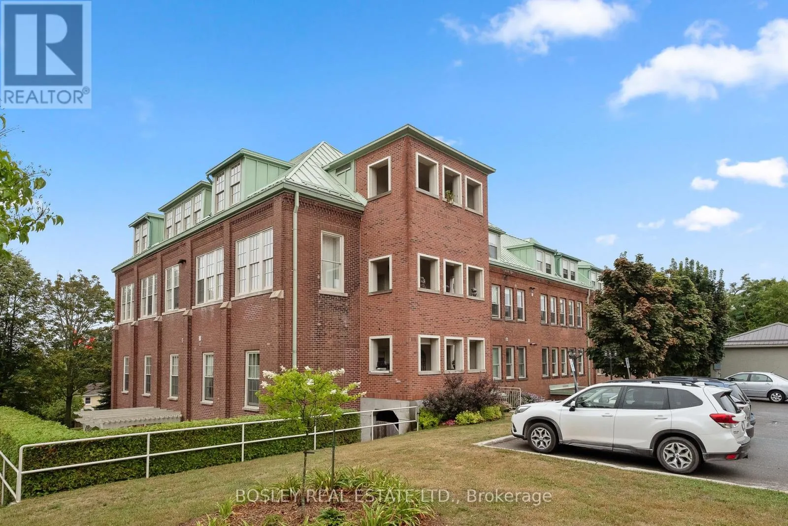 304 - 72 PINE STREET, #304