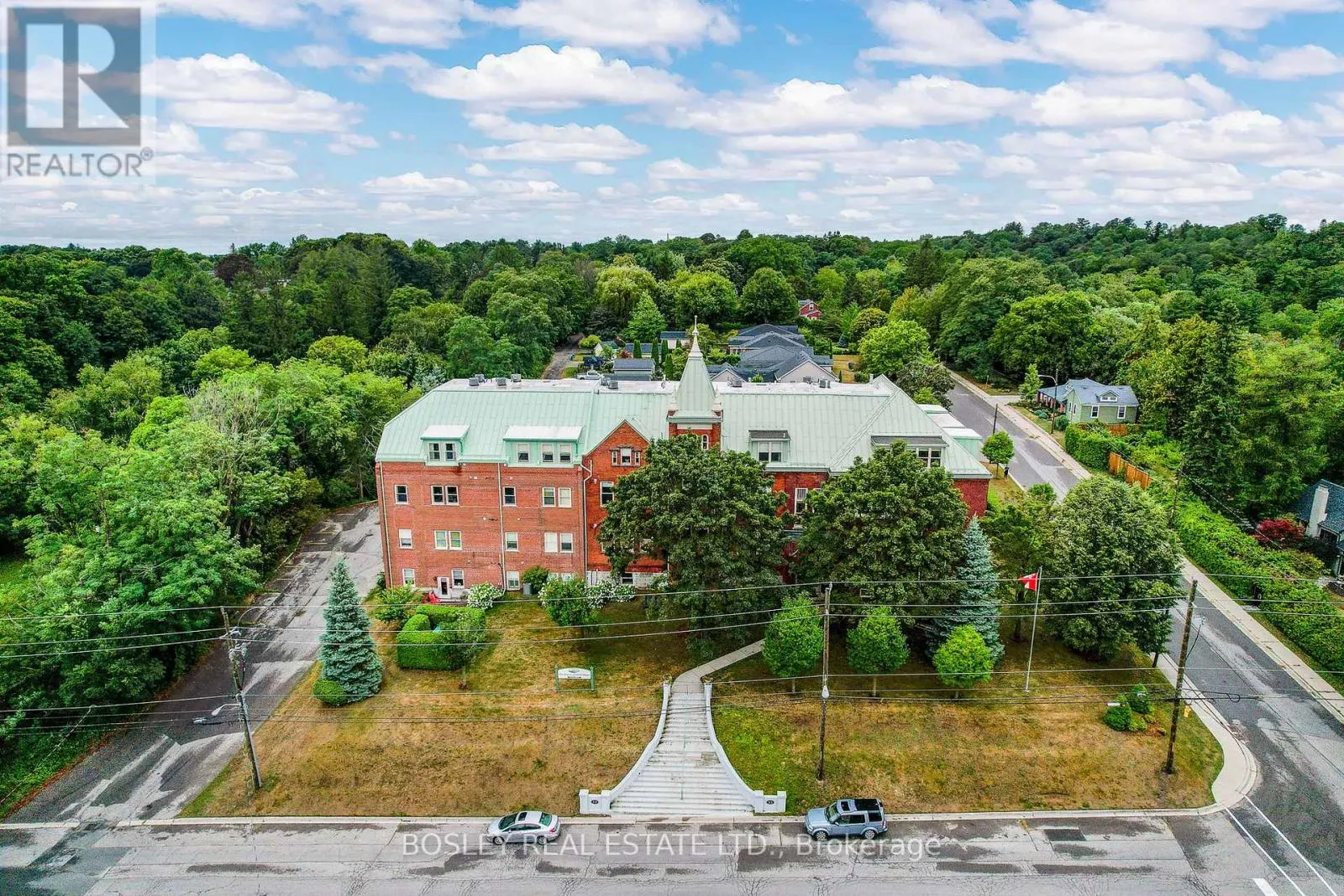 304 - 72 PINE STREET, #304