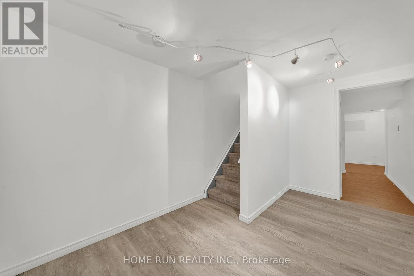2555 HUNTERS POINT CRESCENT