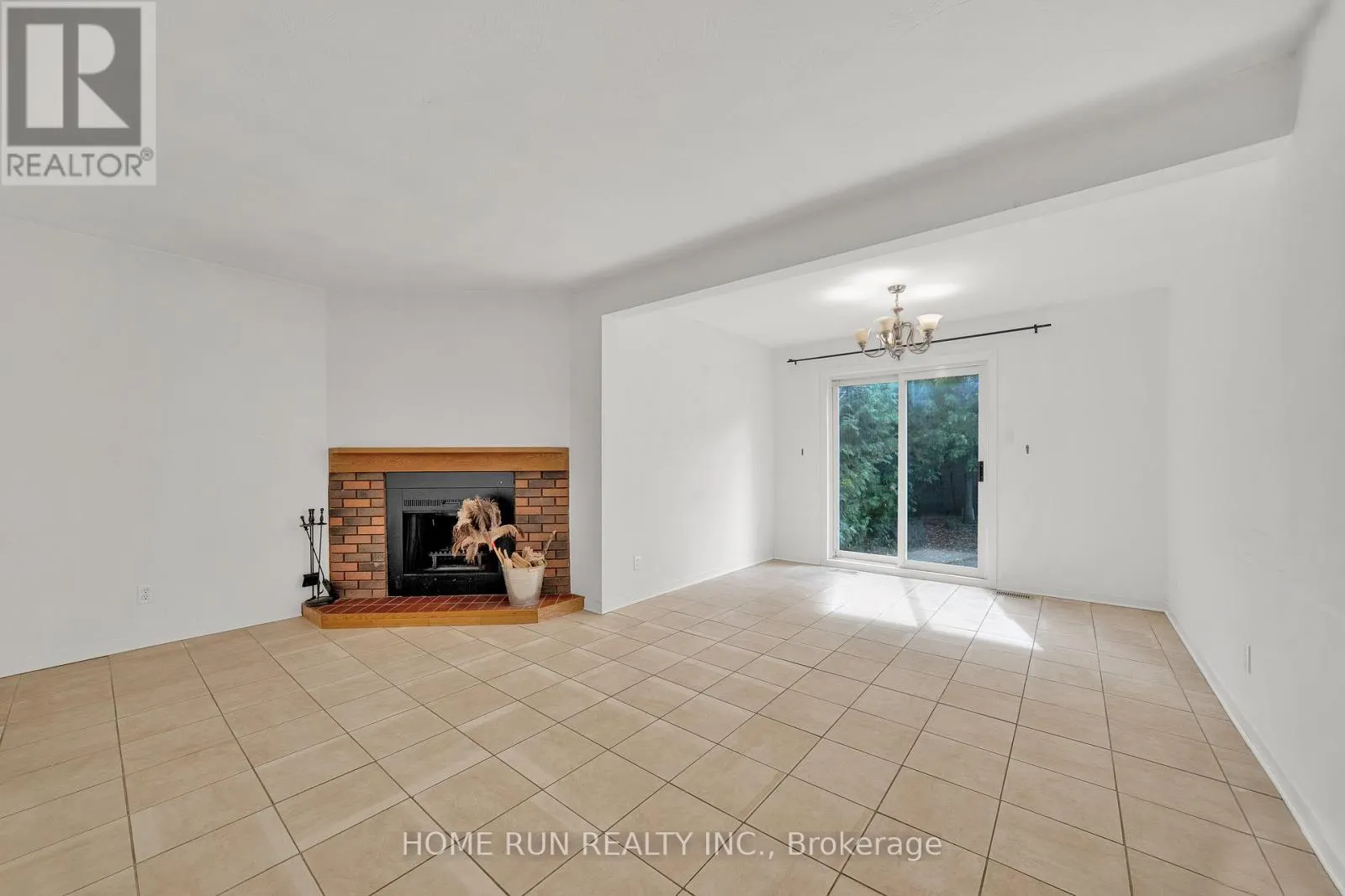 2555 HUNTERS POINT CRESCENT