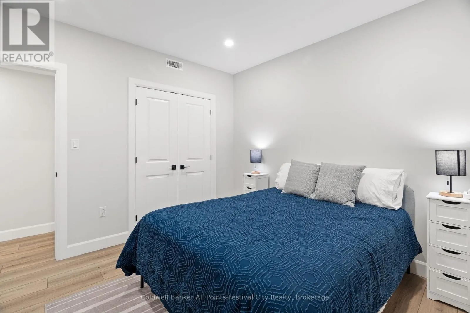 451 WOODRIDGE DRIVE