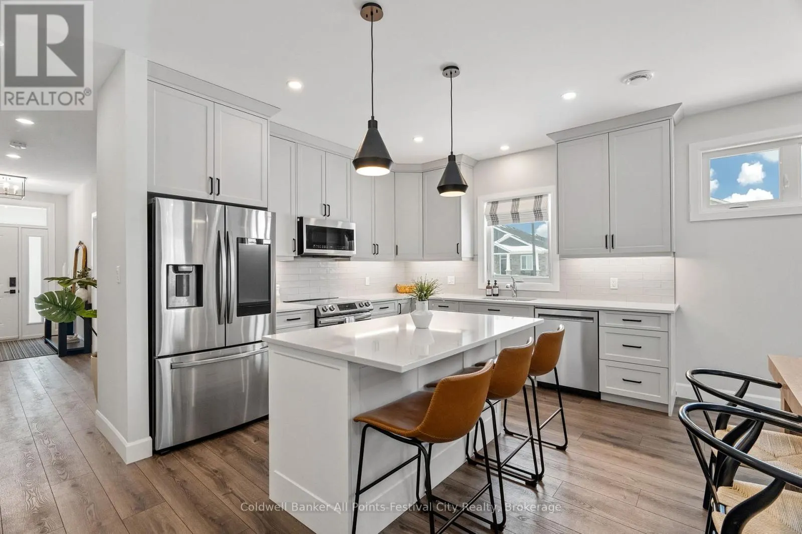 451 WOODRIDGE DRIVE