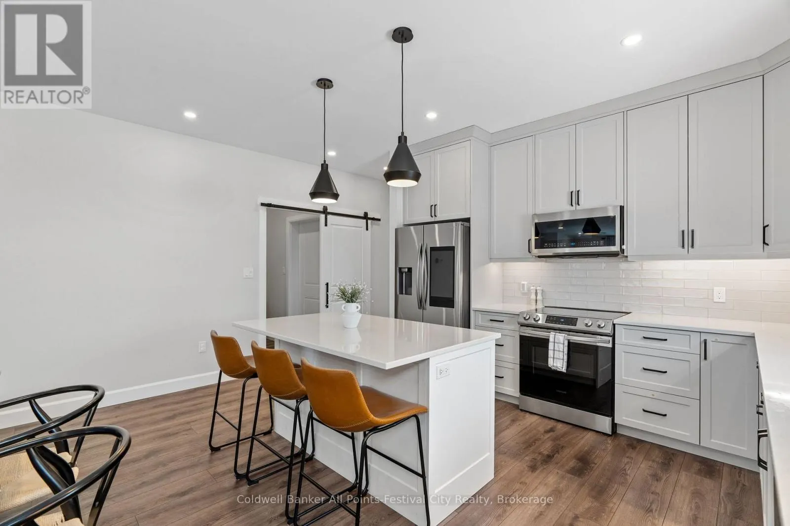 451 WOODRIDGE DRIVE
