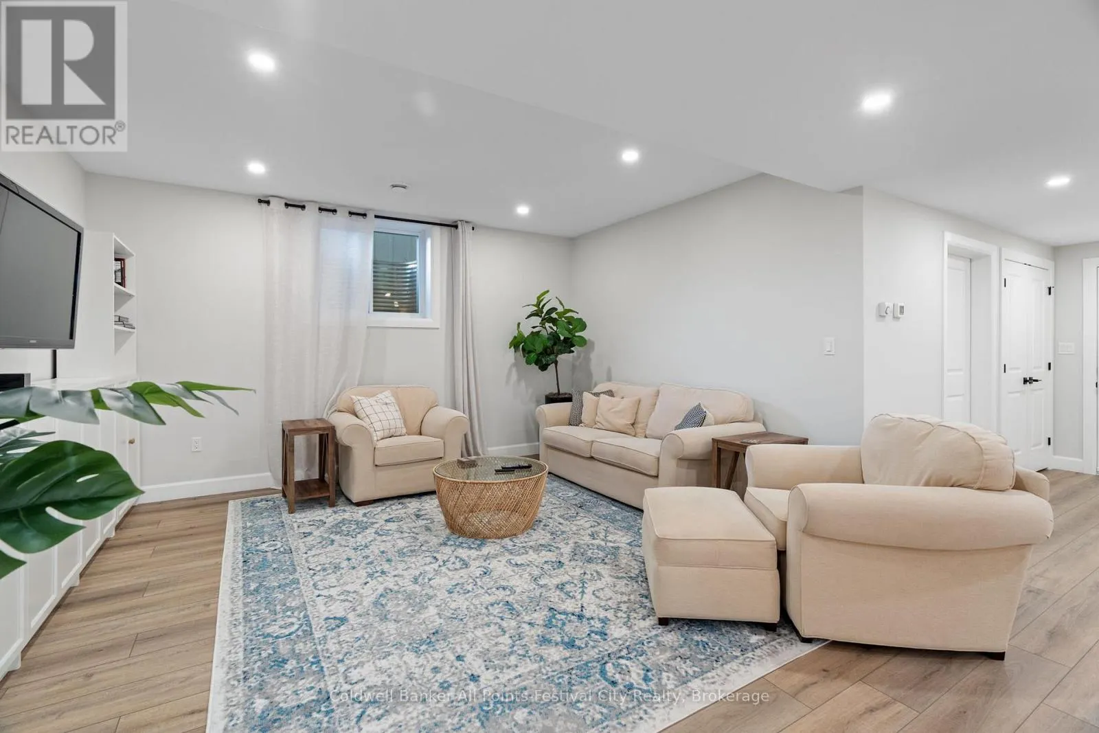 451 WOODRIDGE DRIVE