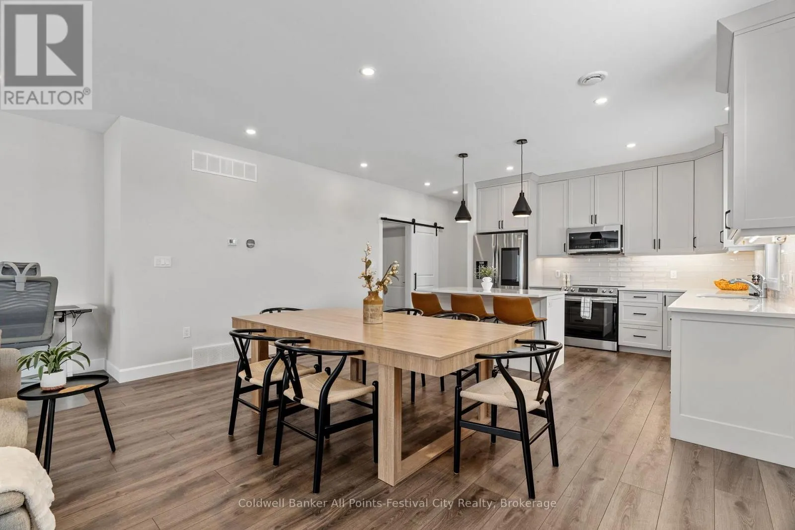 451 WOODRIDGE DRIVE