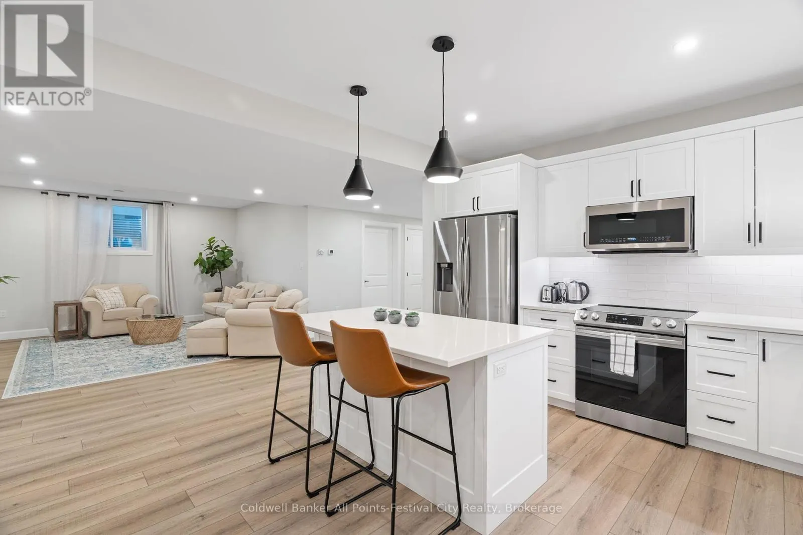 451 WOODRIDGE DRIVE
